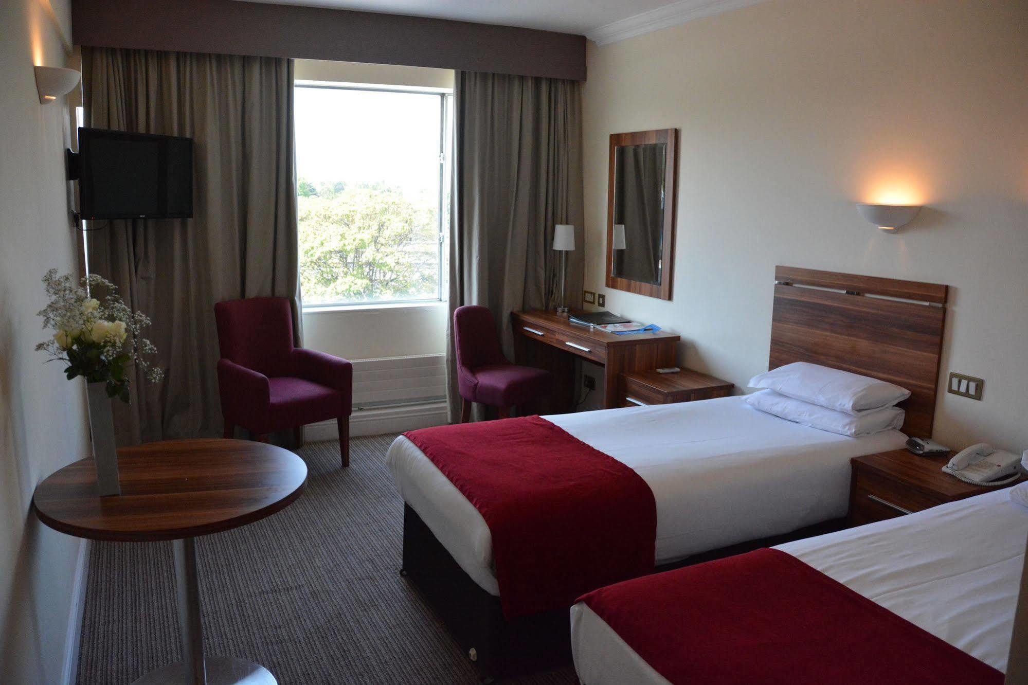 Maldron Hotel Merrion Road 더블린 외부 사진